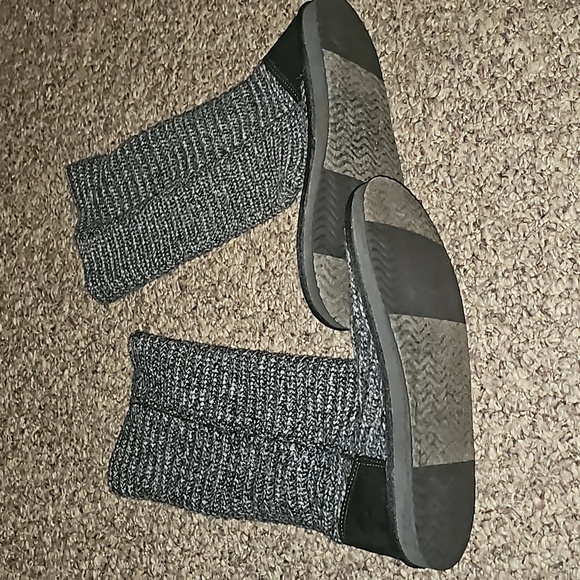 Dark gray slip on sweater boots - Picture 3 of 3